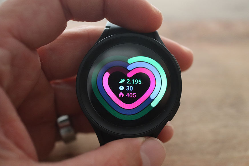 Man sieht die Samsung Galaxy Watch 5 Pro.